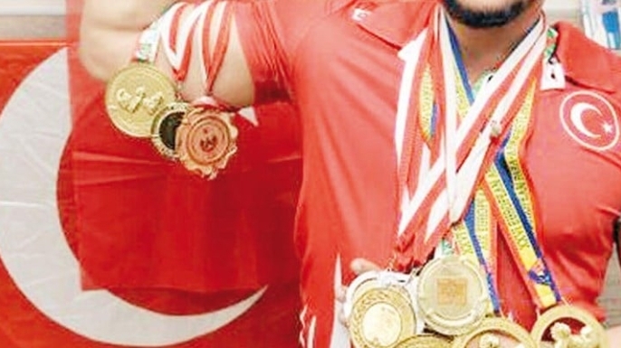 Darıca'da milli sporcular sahnedeydi: Başarı öyküleri ilham verdi
