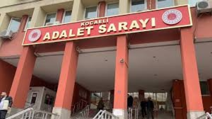 Adliyeden altın çaldı kuyumcuda bozdurdu