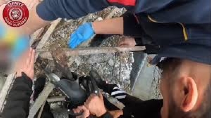 Başına demir saplanan işçi hayatını kaybetti