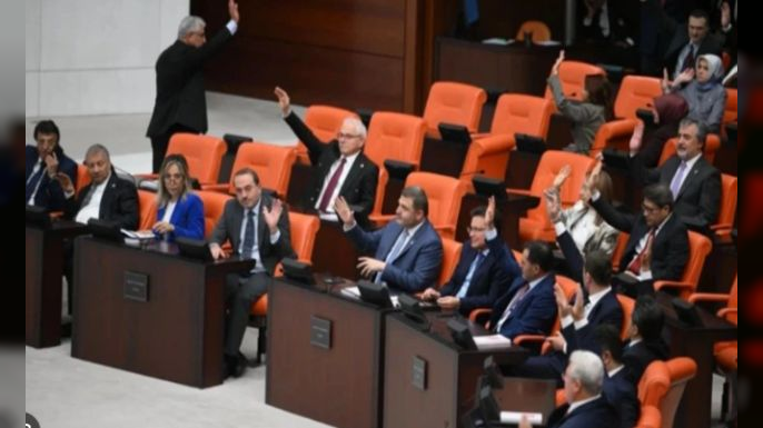 Fon skandalı Meclis kapısından döndü! Araştırma önergesi reddedildi