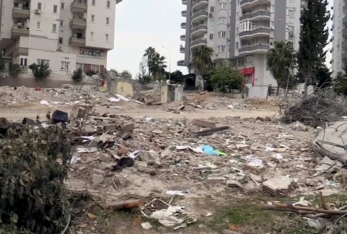 40 kişinin hayatını kaybettiği apartmanın müteahhidi Tayland\