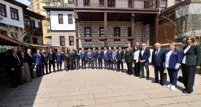 Efkan Ala: Gündemimizde seçim yok, AK Parti yoluna devam ediyor 1