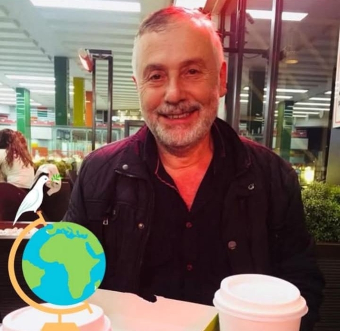 Kardeşinin tabutu başında fenalaşan Ayşe\