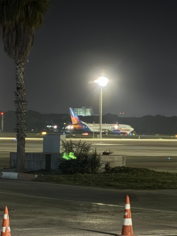 Pilot rahatsızlandı, Belfast-Antalya seferi Antalya\