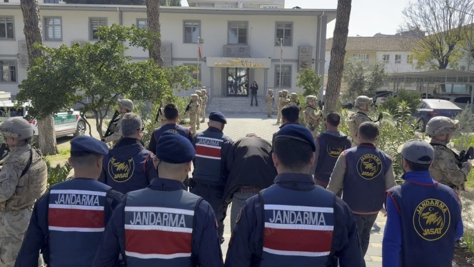 Annesini odunla katleden şüpheli tutuklandı, arkadaşı da kanlı montla yakalandı! 1