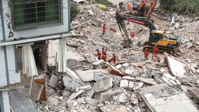 Çin sarsıldı: 5.2 büyüklüğündeki depremde 2 can kaybı, 1 kişi sağ kurtarıldı 1