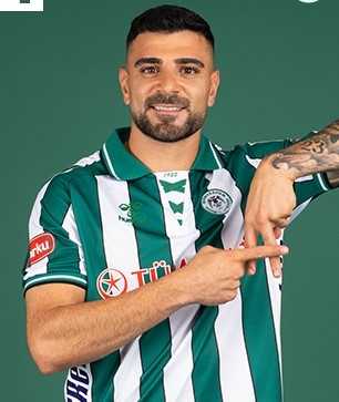 Konyaspor kaptanı Adil Demirbağ\