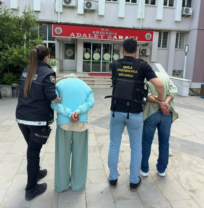 Uyuşturucu operasyonunda yakalanan çift, mahkeme tarafından tutuklandı 1