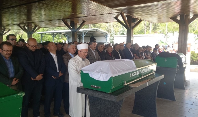 Yemek yaparken elbisesi tutuşan Meryem Altınsoy\