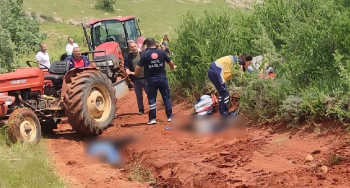 Traktör faciaları durmuyor: Baba ve oğlu can verdi, diğer evlat yaralı! 1