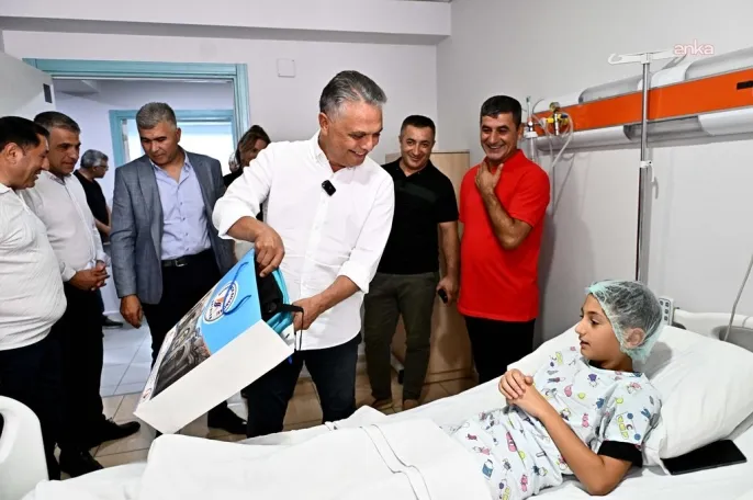 Başkan Uysal, sünnet olan çocukları ziyaret etti 1