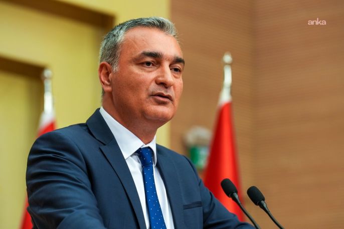 AYM önünde intihar eden emekli polis memuru hayatını kaybetti 1