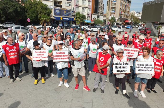 Emekliler zam talebiyle Burhaniye\