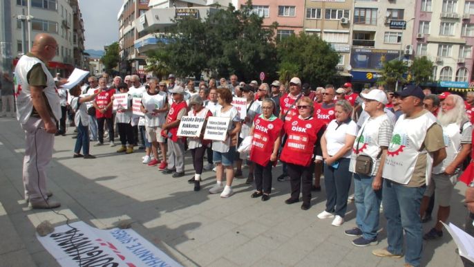Emekliler zam talebiyle Burhaniye\