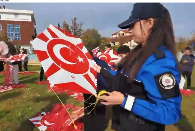 Cumhuriyetin 103. yılında 103 uçurtma gökyüzünde 2