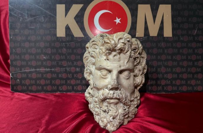 Roma dönemine ait 2 bin yıllık Zeus heykel başı bulundu 3