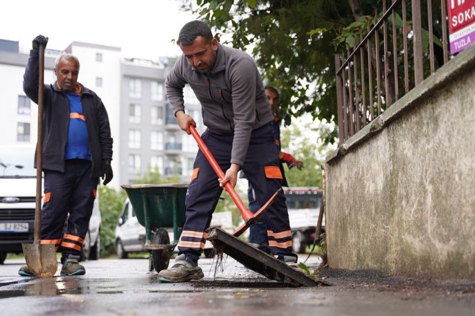 Tuzla Belediye Başkanı Bingöl, sağanağı anlık takip etti 4