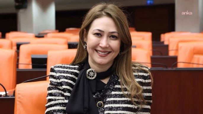 Zuhal Karakoç, bel omurgasındaki kırık nedeniyle ameliyat oldu 1