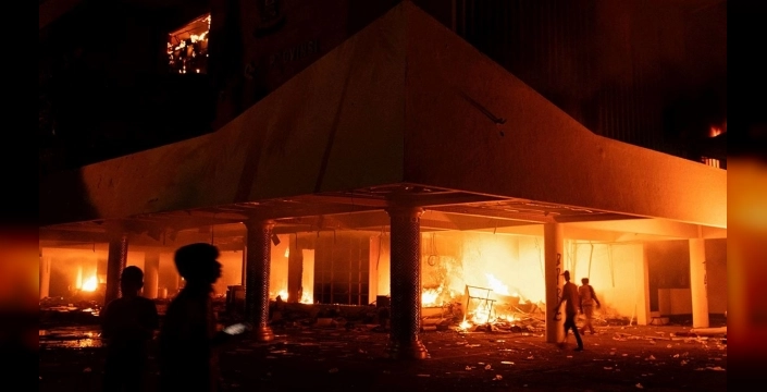 Endonezya'da protestolar şiddetlendi: En az 3 ölü