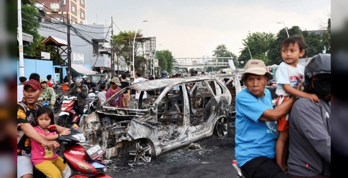 Endonezya'da protestolara son: Milletvekili ödenekleri iptal edildi