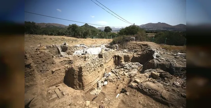 Gökçeada'da 8 bin 800 yıllık mimari yapılar bulundu
