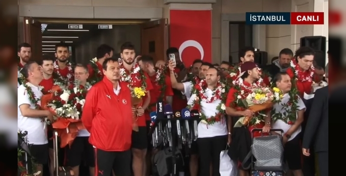 12 Dev Adam İstanbul'da: Avrupa Şampiyonası'nda Gümüş Madalya