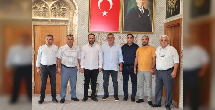 Aksu'da siyasi deprem: CHP'li belediye başkanı ve 6 meclis üyesi istifa etti