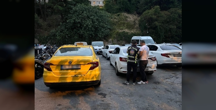 Ambulans çıkışını kapatan taksiciye ceza