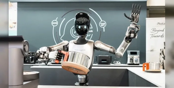Ant Group'un insansı robotu R1: Tesla'ya rakip mi?