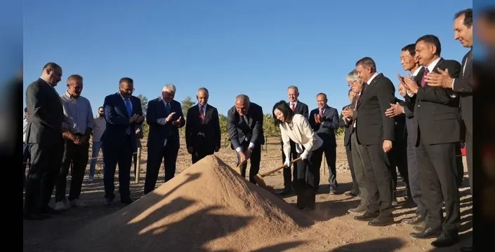 Ayanlar Höyük'te yeni bir kazı başlıyor: İlk kazmayı Japon Prensesi Akiko Mikasa vurdu