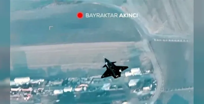 Bayraktar KIZILELMA PT-4'ün başarılı test uçuşu: Türkiye'nin ilk insansız savaş uçağı yeni bir döneme giriyor