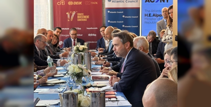 Bayraktar: Türkiye'ye 30 milyar dolarlık enerji yatırımı çağrısı