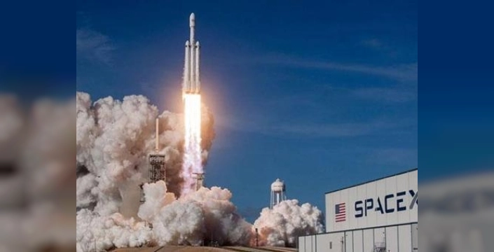 EchoStar, SpaceX'e 17 milyar dolarlık spektrum lisansı sattı