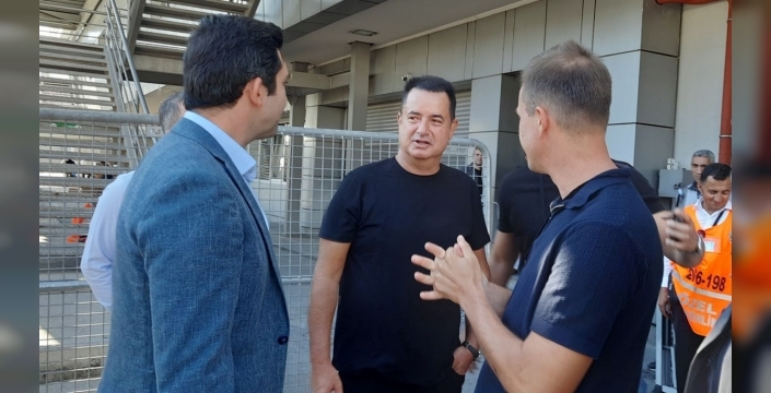 Fenerbahçe Olağanüstü Seçimli Genel Kurul Toplantısı'nda ünlüler de oy kullandı