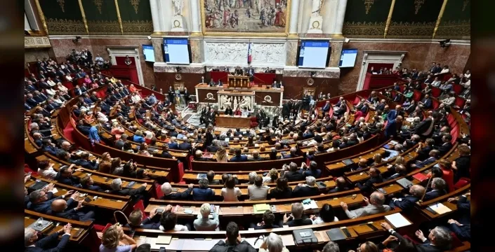 Fransa'da tarihi karar: Bayrou hükümeti güven oylamasında düştü