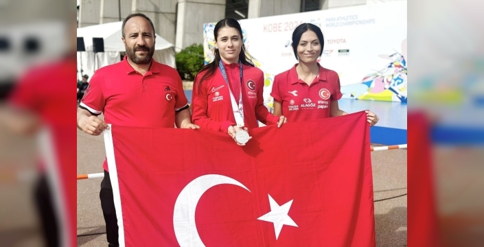 Gençlik ve Spor Bakanı Osman Aşkın Bak'tan Aysel Önder'e tebrik