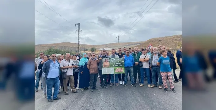 Harmandalı'nda çöp kamyonları yolu kapattı: 'ikinci bir ümraniye felaketi yaşanmak üzeredir'