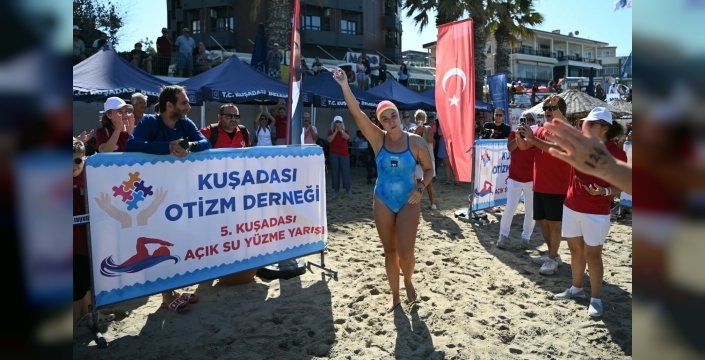 Kuşadası Açık Su Yüzme Yarışı otizmli çocuklara destek için düzenlendi
