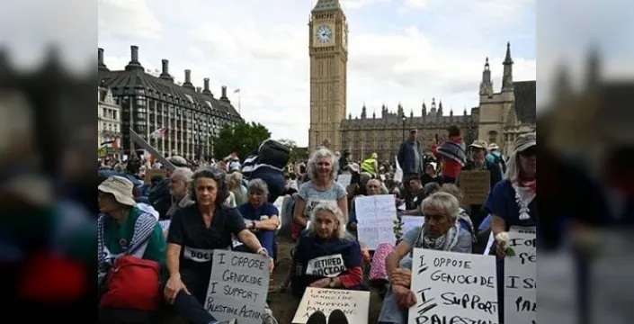 Londra'da Palestine Action protestosu: 500'den fazla gözaltı