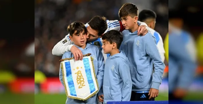 Messi, Buenos Aires'te veda etti: Gözyaşlarına hakim olamadı