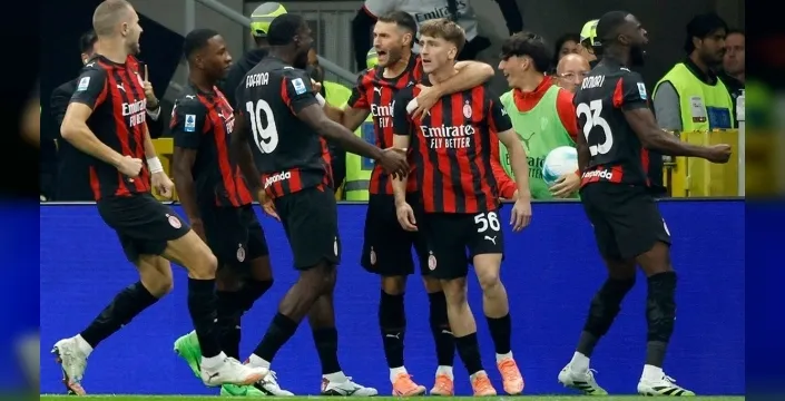Milan, Napoli'yi yenerek averajla liderliğe oturdu