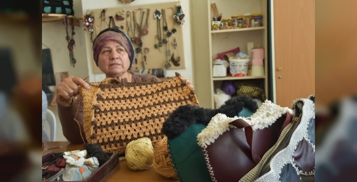 Niğde'de kadınlar gazeteleri sanata dönüştürüyor