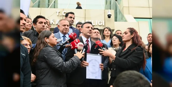 Özgür Çelik mazbatasını aldı: 'Bu mazbata delegelerin iradesinin en somut göstergesidir'
