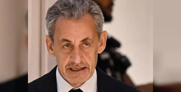 Sarkozy'ye 5 yıl hapis cezası