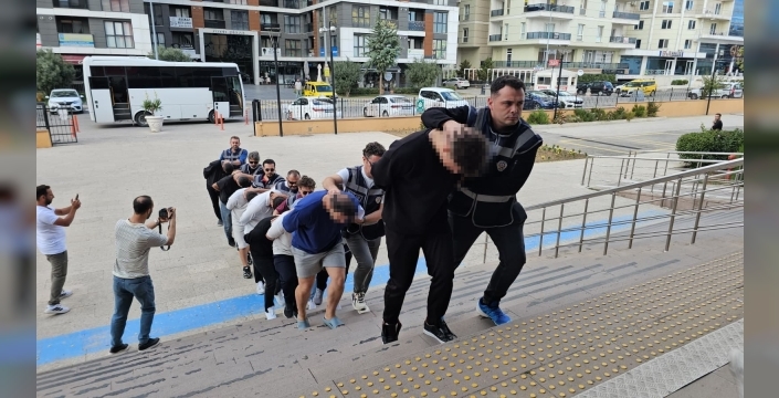 Şehit ailesini 846 bin TL dolandıran 11 şüpheli adliyeye sevk edildi