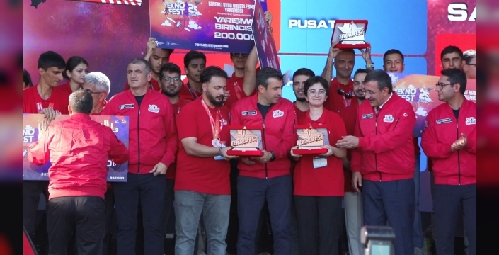 Teknofest 2023 Sona Erdi: Cevdet Yılmaz, Türkiye'nin Teknoloji Üreten Bir Ülke Olma İdeali Üzerine Konuştu
