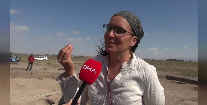 Tell Kurdu Höyük'te Neolitik ve Kalkolitik Çağ'a Işık Tutan Ayak İzleri Bulundu