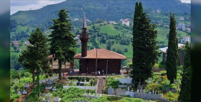 Trabzon'un asırlık camileri taş ve ahşap sanatının izlerini taşıyor