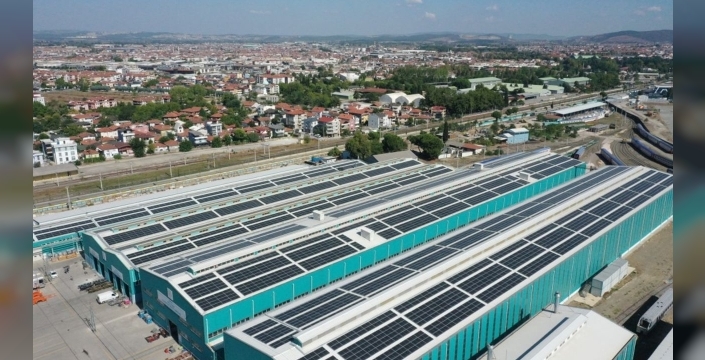 Ulaştırma Bakanı Uraloğlu: Milli Hızlı Tren ve Gaziray'ın üretiminde güneş enerjisi kullanılmaya başlandı