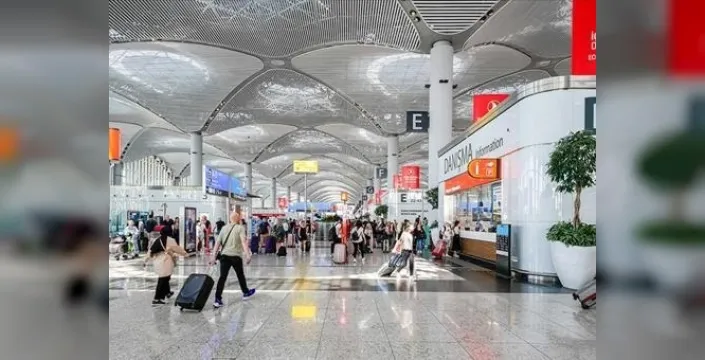 Uraloğlu açıkladı: Türkiye havalimanlarında yolcu ve yük trafiği arttı